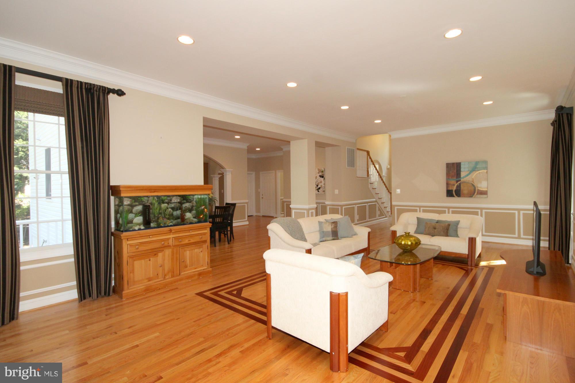 4048 Hunt Road Fairfax, VA 22032 - Photo 8 of 30 Family Room