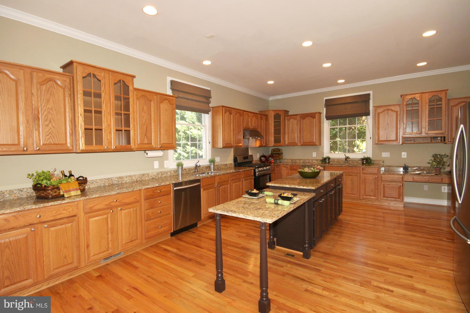 4048 Hunt Road Fairfax, VA 22032 - Photo 10 of 30 Kitchen