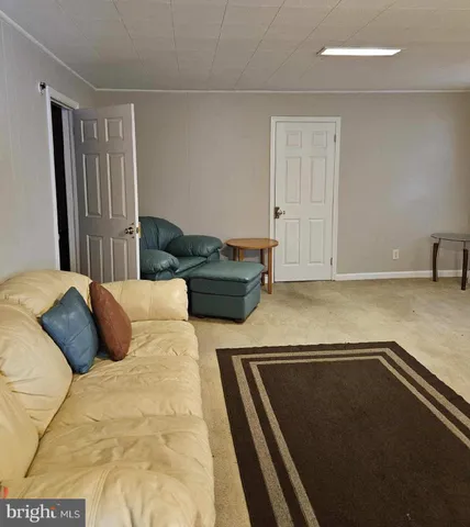 $2,300 | 185 Edge Avenue, New Castle, DE 19720