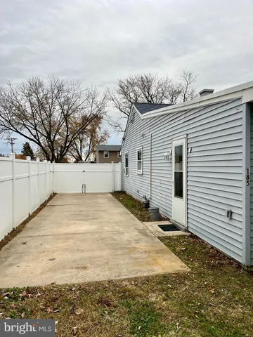 a view of back yard of the house