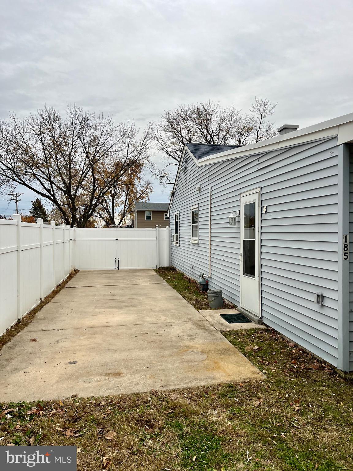 185 Edge Avenue New Castle, DE 19720 - Photo 6 of 7 a view of back yard of the house