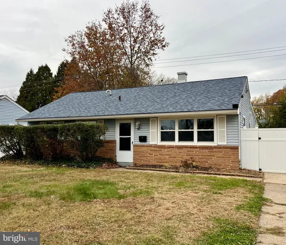 a front view of house with yard