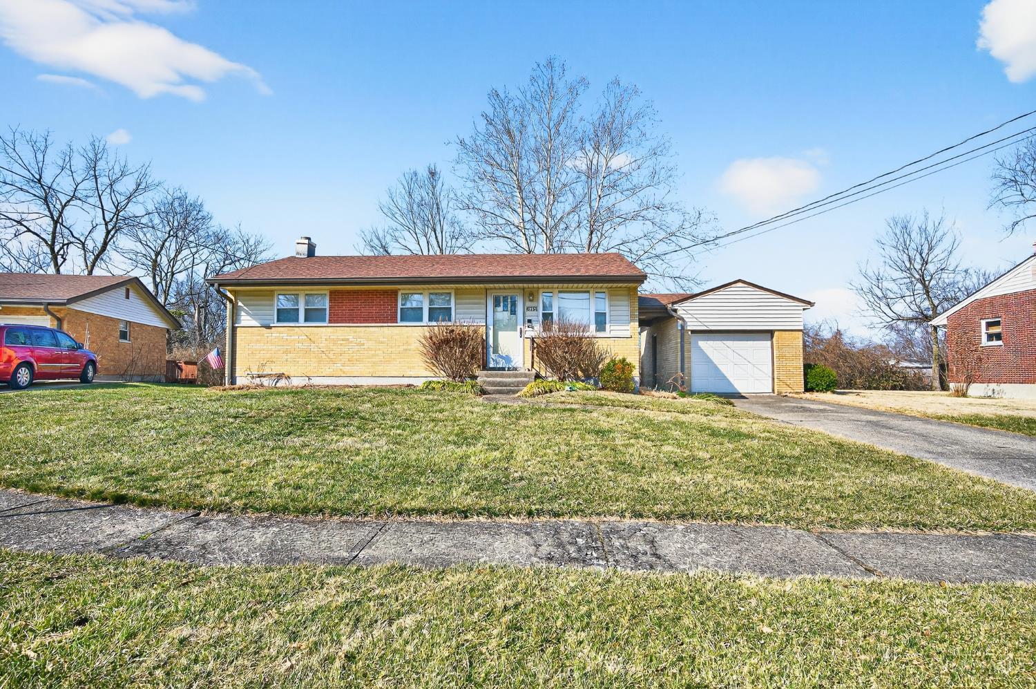 6751 Rutherford Court Cincinnati, OH 45239 - Photo 2 of 25 Gallery Image 2