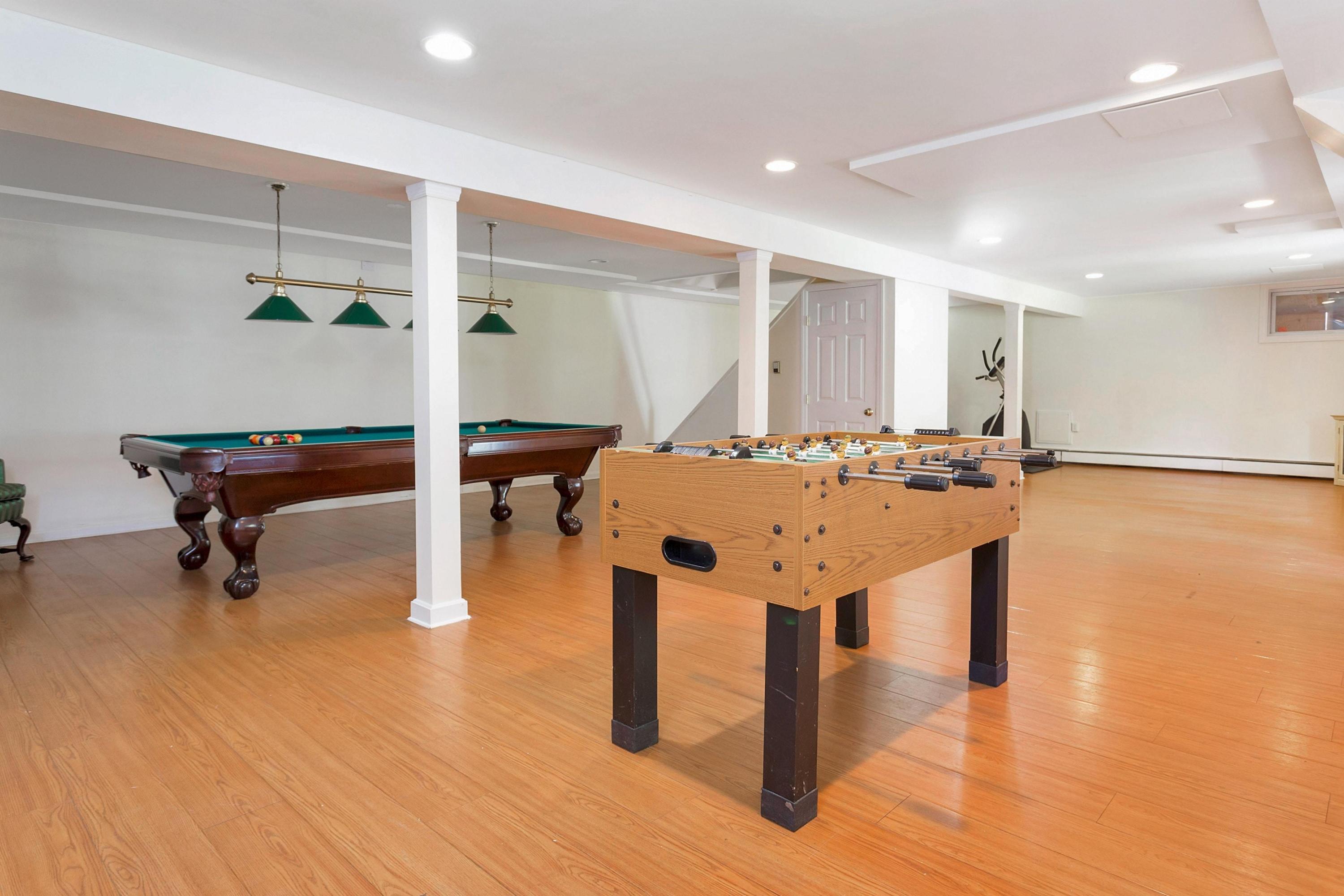 451 Middlesex Road Darien, CT 06820 - Photo 29 of 40 a living room with wooden floor and furniture