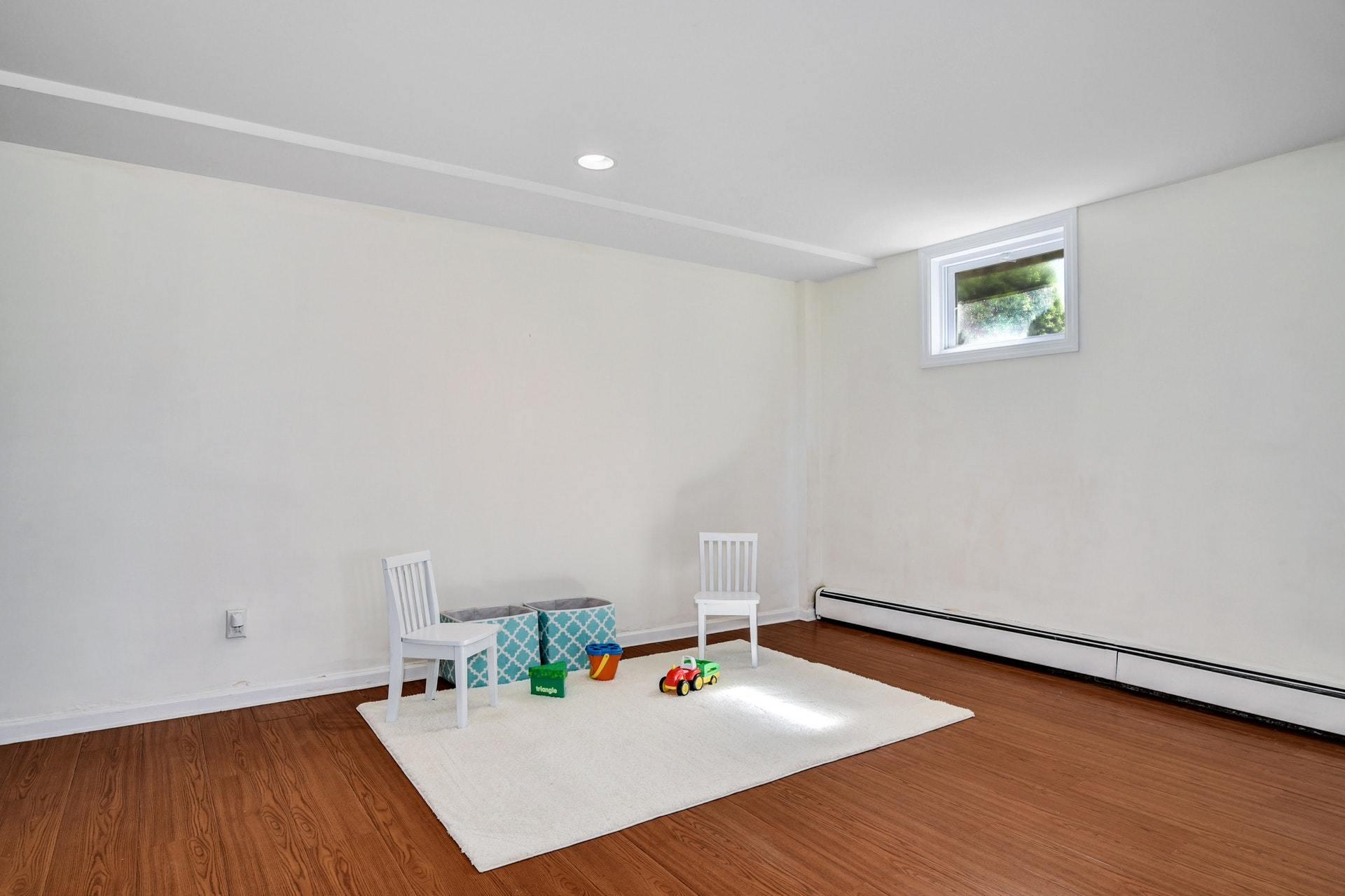 451 Middlesex Road Darien, CT 06820 - Photo 31 of 40 a very nice looking room with a large window