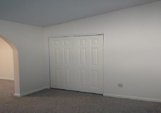 1435 East Holmes Road Memphis, TN 38116 - Photo 11 of 25 an empty room with an entryway