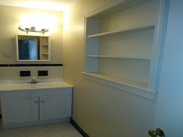 1435 East Holmes Road Memphis, TN 38116 - Photo 15 of 25 a bathroom with a sink vanity and mirror