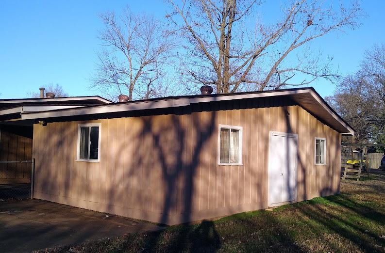 1435 East Holmes Road Memphis, TN 38116 - Photo 3 of 25 a view of outdoor space with garden
