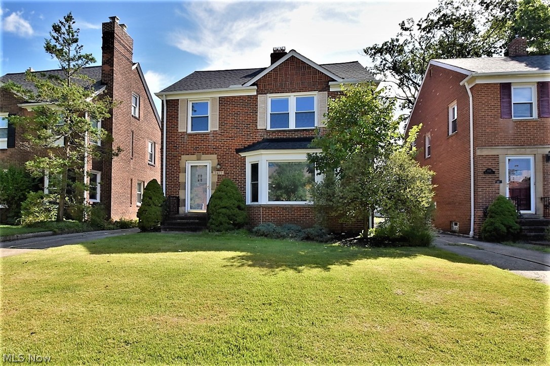 2407 Eardley Road Cleveland, OH 44118 - Photo 1 of 35 Gallery Image 1