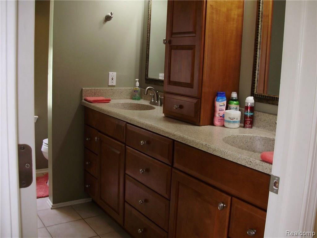 211 Whitney Drive Rochester Hills, MI 48307 - Photo 17 of 25