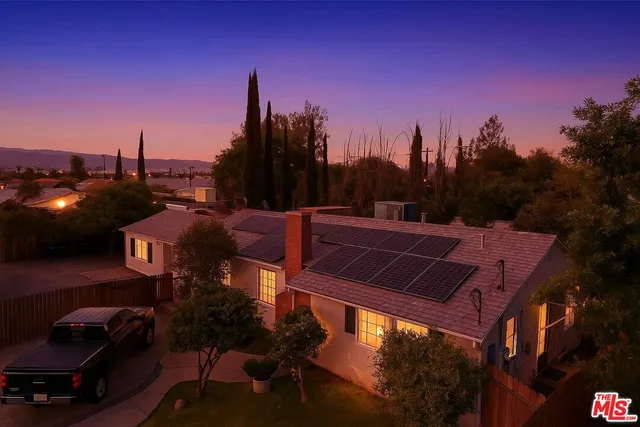 $1,100,000 | 7716 Owensmouth Avenue, Canoga Park, CA 91304