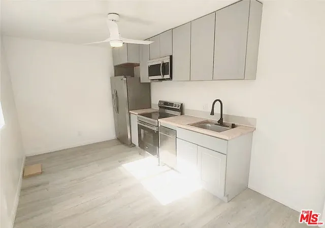 $1,100,000 | 7716 Owensmouth Avenue, Canoga Park, CA 91304