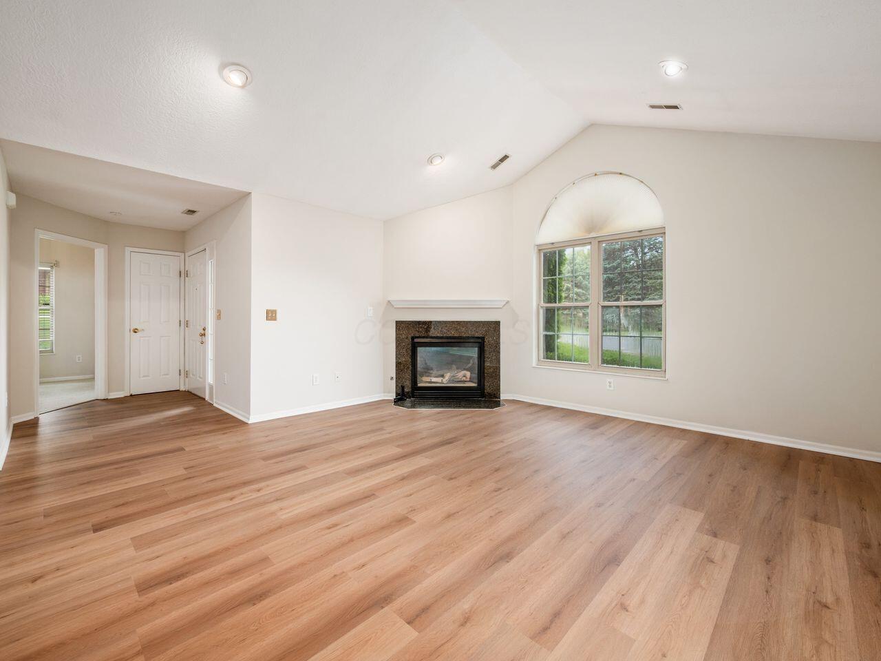 163 Collier Ridge Drive Columbus, OH 43235 - Photo 6 of 36 Large Living Room