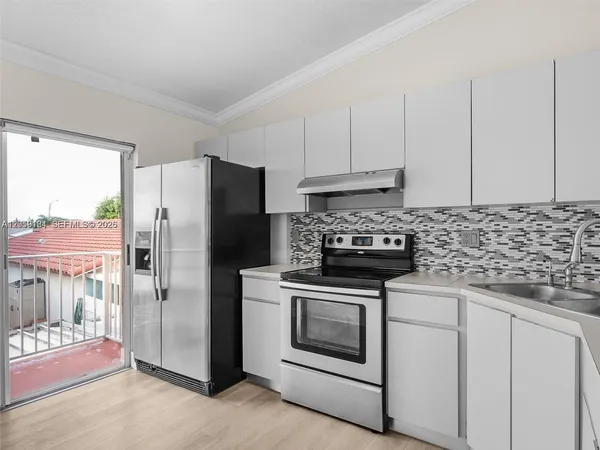 $2,297 | 3375 West 76th Street, Unit 211, Hialeah, FL 33018