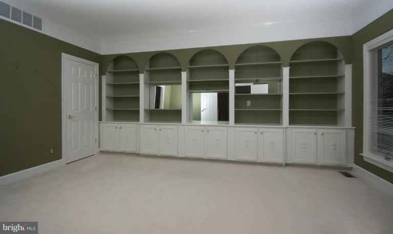 740 South River Landing Road, Unit 740 Edgewater, MD 21037 - Photo 14 of 30 Library
