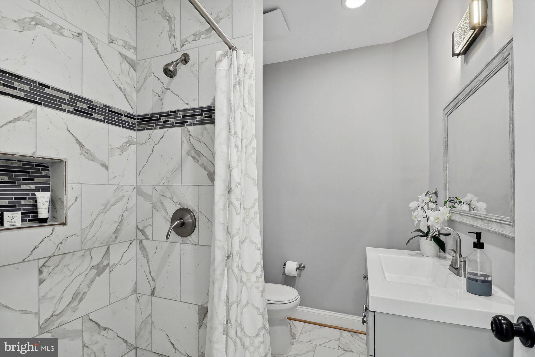 2807 Hammonds Ferry Road Halethorpe, MD 21227 - Photo 15 of 23 Primary Ensuite Bath