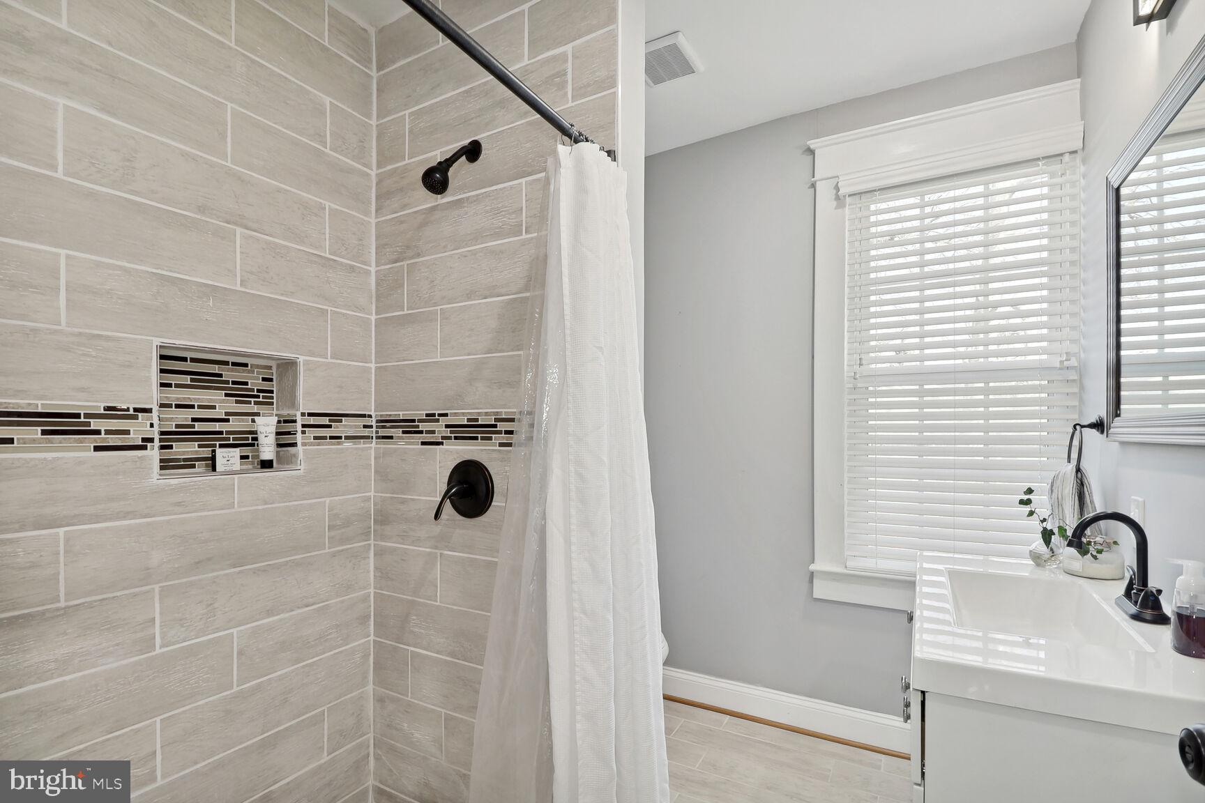 2807 Hammonds Ferry Road Halethorpe, MD 21227 - Photo 20 of 23 Upper level Hall Bath