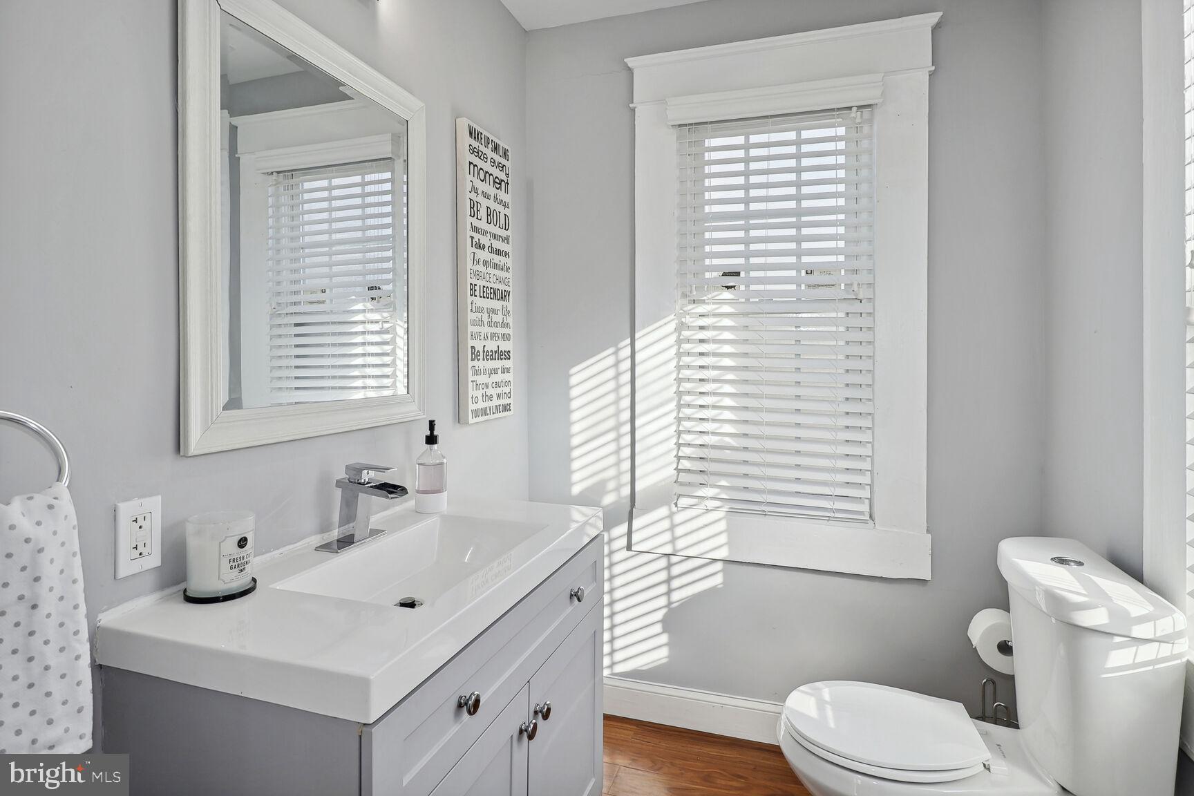 2807 Hammonds Ferry Road Halethorpe, MD 21227 - Photo 10 of 23 Main level Powder room