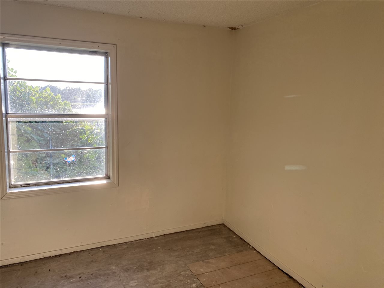 1486 Longcrest Road Memphis, TN 38109 - Photo 14 of 25 a view of a small space with wooden floor and a window