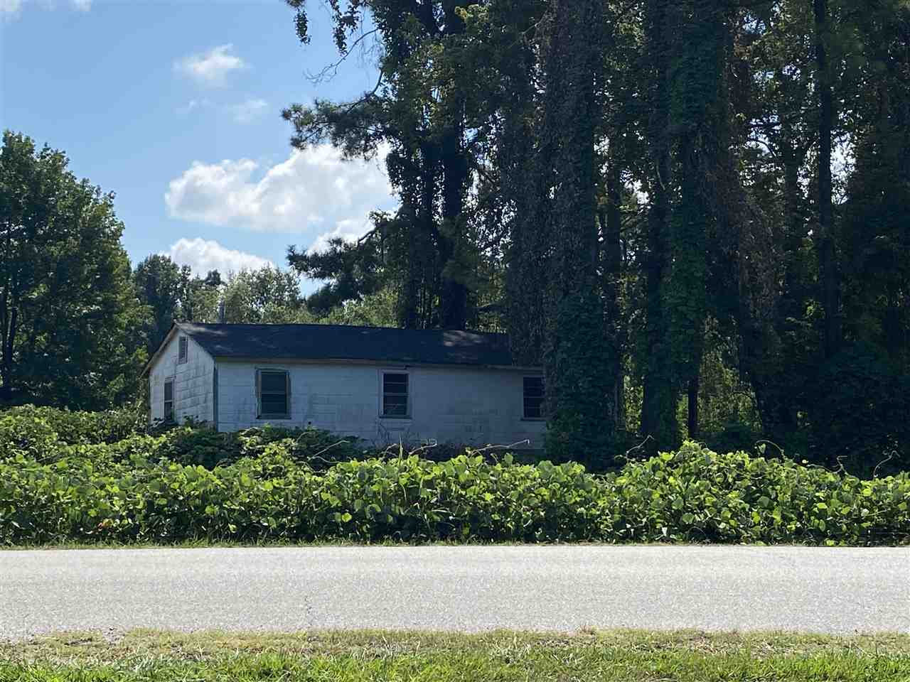 1486 Longcrest Road Memphis, TN 38109 - Photo 24 of 25 a view of a garden