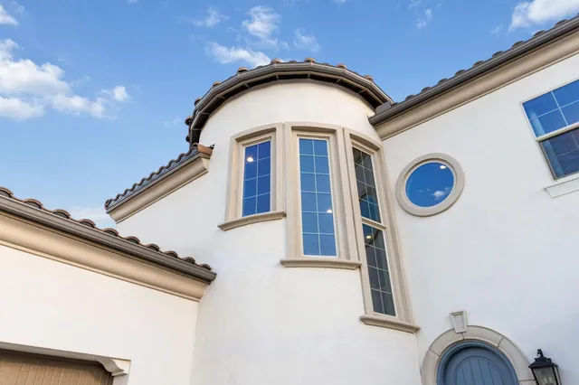 a view of entryway with washer and dryer