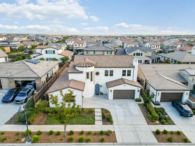 a view of a house with a big yard