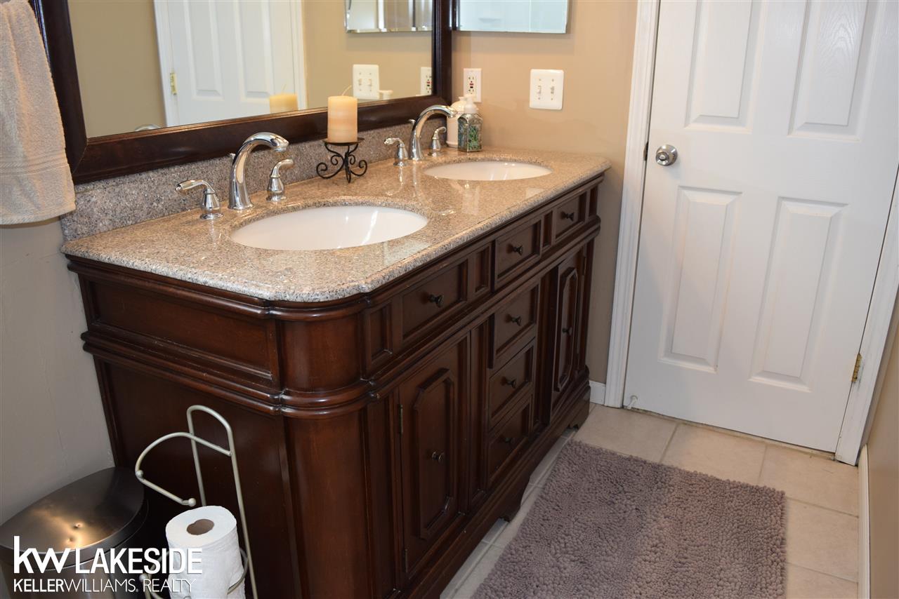 5437 Old Cove Road Clarkston, MI 48346 - Photo 28 of 45 31319504-28.JPG