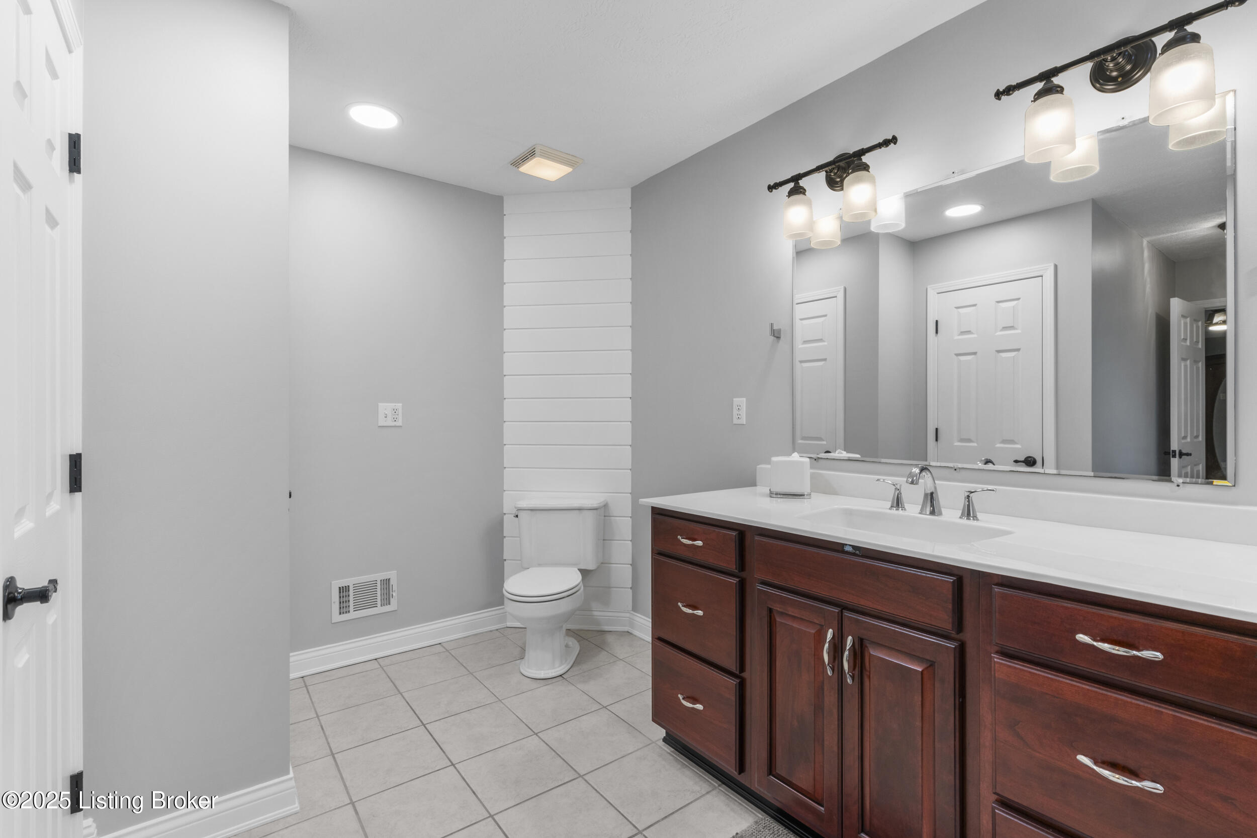 7707 Broad Run Road Louisville, KY 40291 - Photo 37 of 70 Primary Bathroom