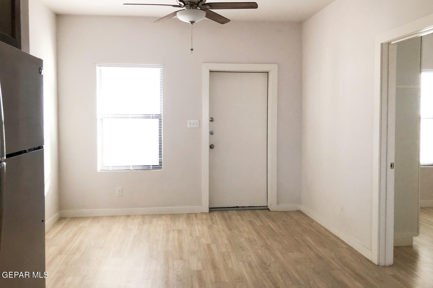 1061 Ranger Street, Unit 10 El Paso, TX 79907 - Photo 3 of 13 2. Living Area