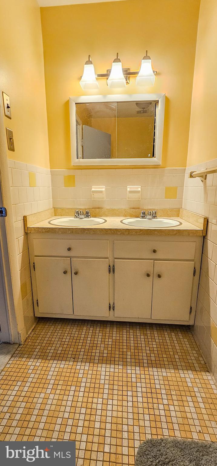 1017 Roxleigh Road Baltimore, MD 21286 - Photo 16 of 25