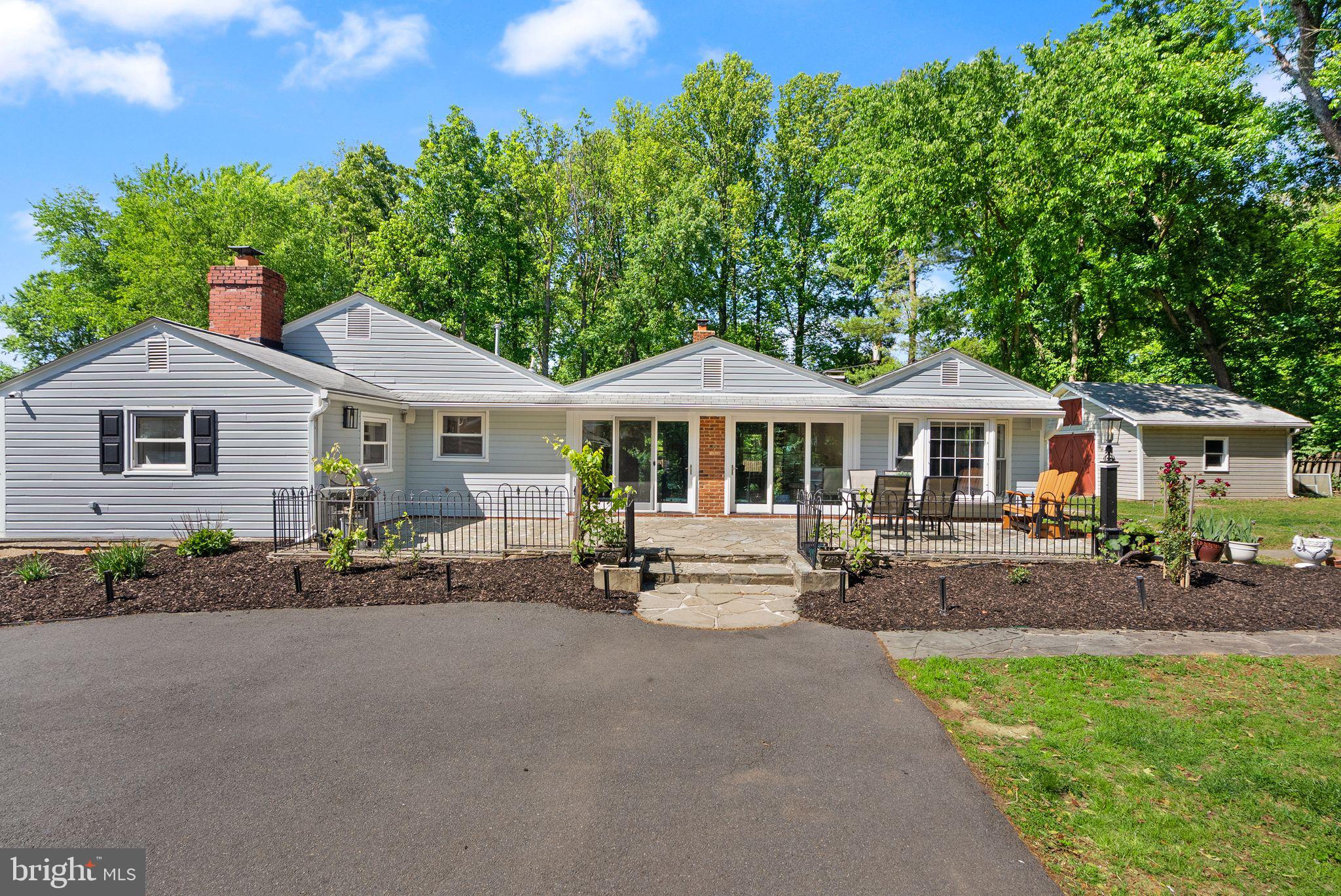 815 Seneca Road Great Falls, VA 22066 - Photo 48 of 61 Side view