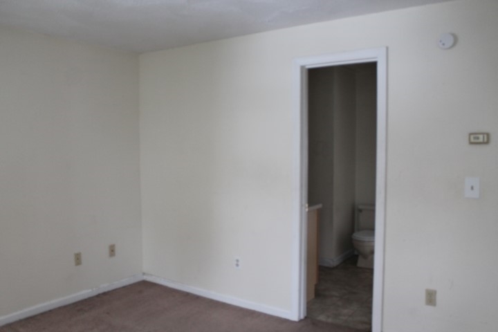 46 Cromwell Drive, Unit 14 Rindge, NH 03461 - Photo 8 of 12