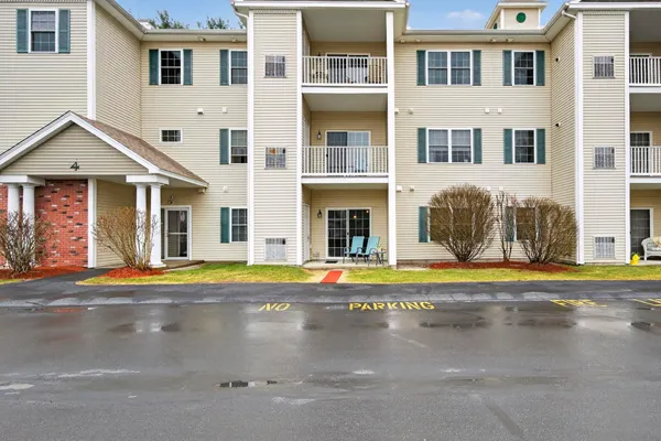$335,000 | 65 Fordway Extension, Unit 4111, Derry, NH 03038