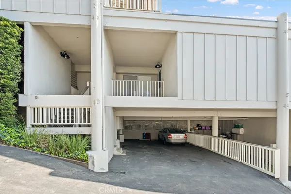 a view of a garden with sitting area