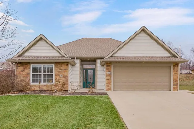 $335,000 | 860 Meadowlark Court, Lansing, KS 66043