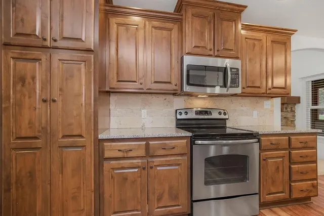 $335,000 | 860 Meadowlark Court, Lansing, KS 66043