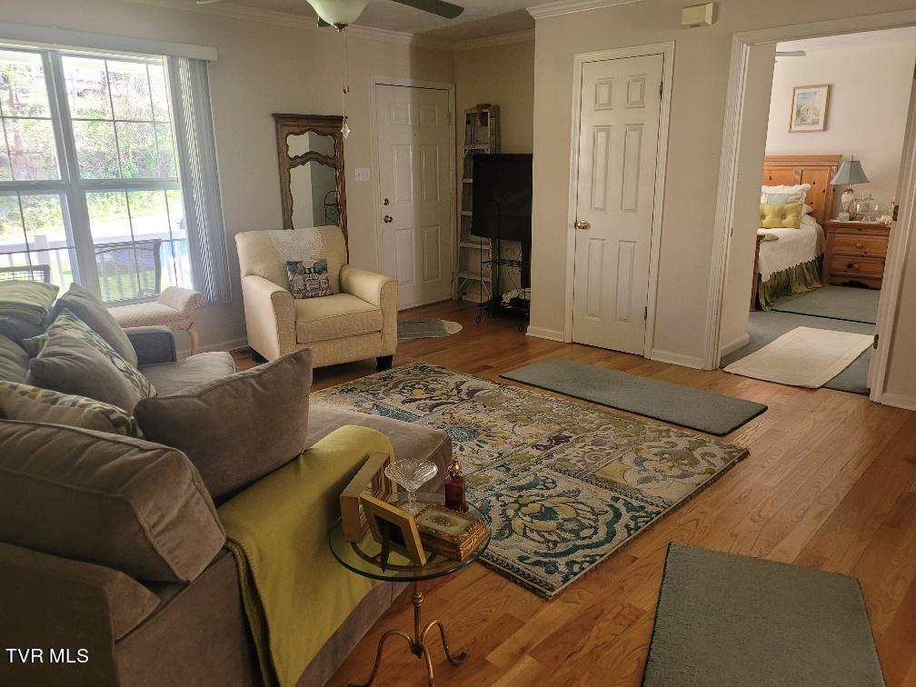1202 Marbleton Road Unicoi, TN 37692 - Photo 2 of 24 LIVING ROOM
