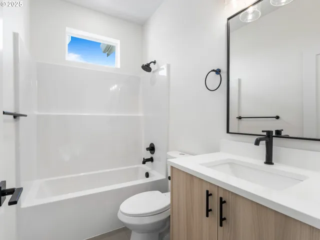 $399,900 | 1664 Southeast Umatilla Street, Unit 5, Portland, OR 97202