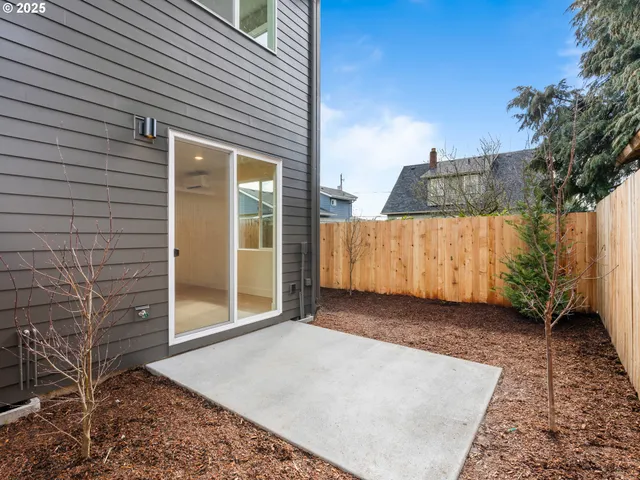 $399,900 | 1664 Southeast Umatilla Street, Unit 5, Portland, OR 97202