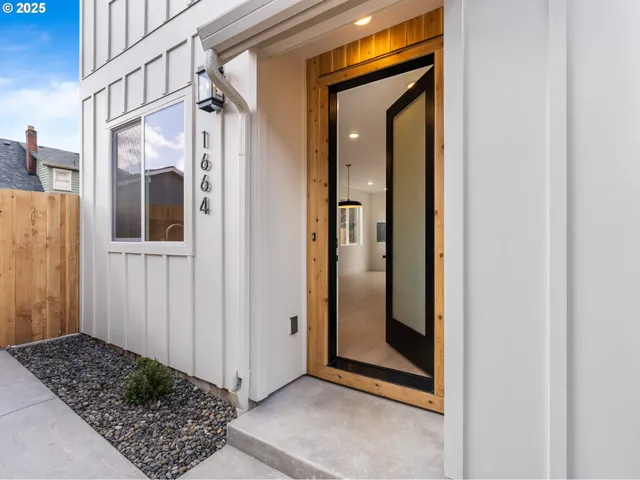 $399,900 | 1664 Southeast Umatilla Street, Unit 5, Portland, OR 97202