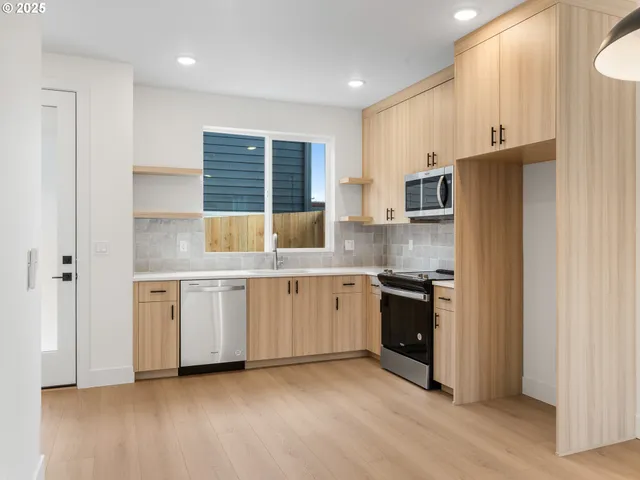 $399,900 | 1664 Southeast Umatilla Street, Unit 5, Portland, OR 97202