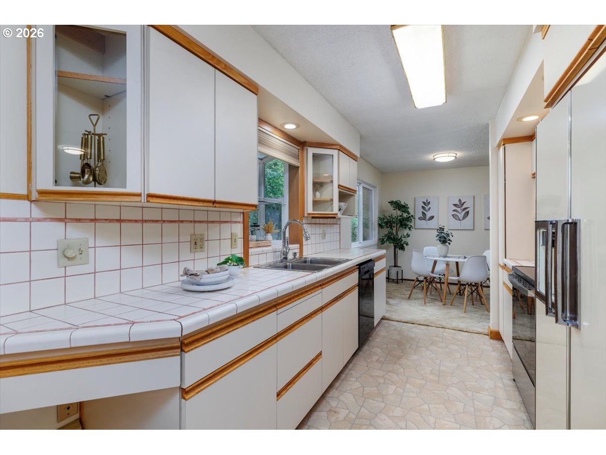 5395 Southwest 184th Avenue Beaverton, OR 97078 - Photo 12 of 40