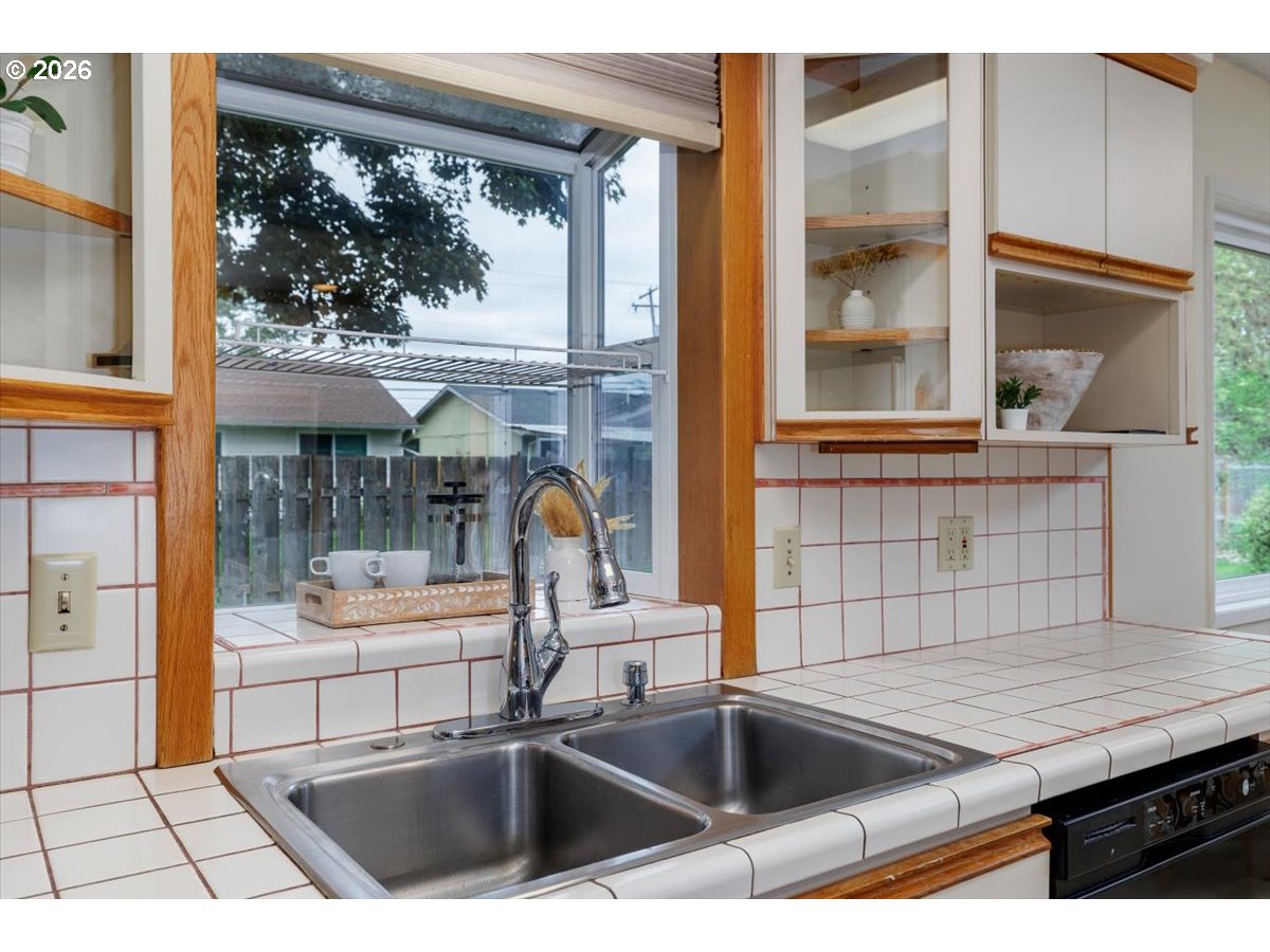 5395 Southwest 184th Avenue Beaverton, OR 97078 - Photo 13 of 40