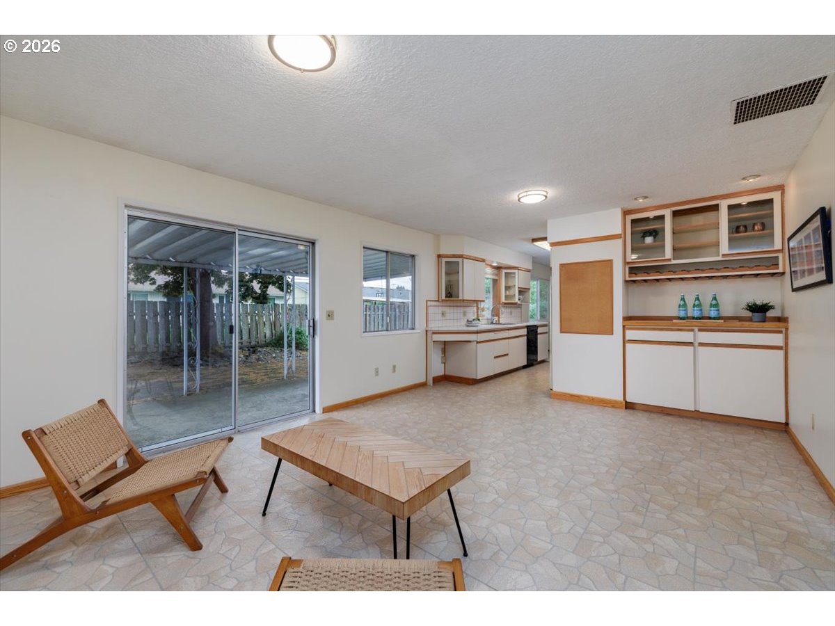 5395 Southwest 184th Avenue Beaverton, OR 97078 - Photo 14 of 40