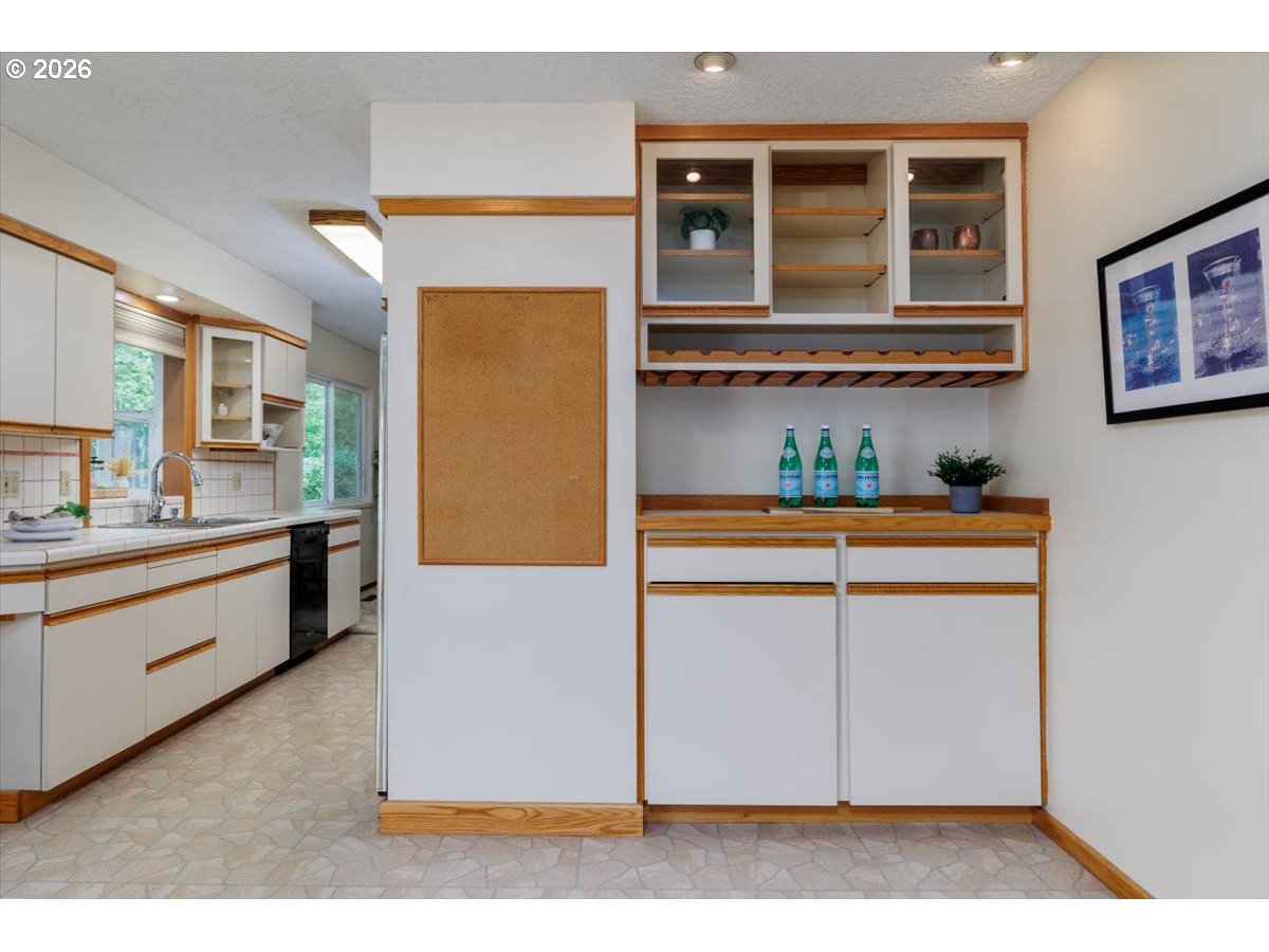 5395 Southwest 184th Avenue Beaverton, OR 97078 - Photo 15 of 40