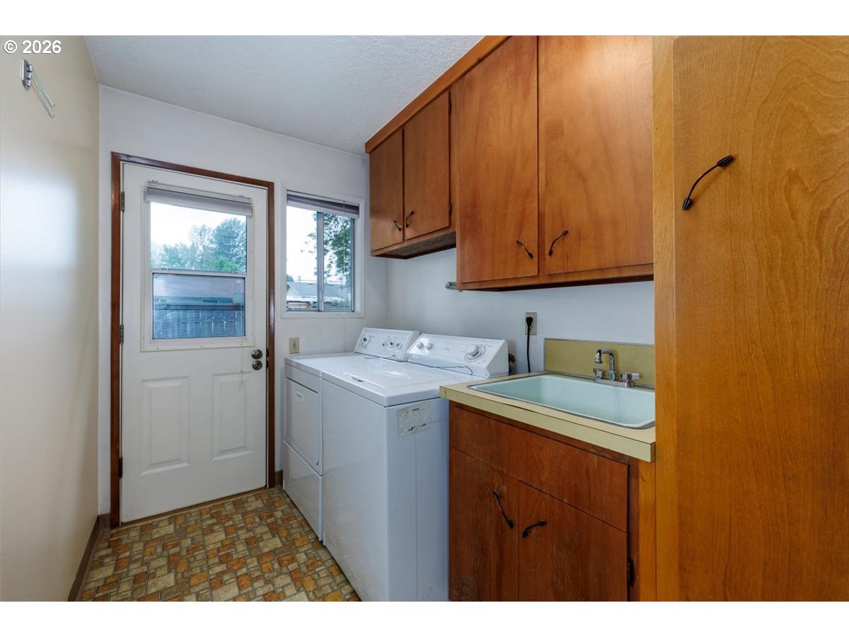 5395 Southwest 184th Avenue Beaverton, OR 97078 - Photo 16 of 40