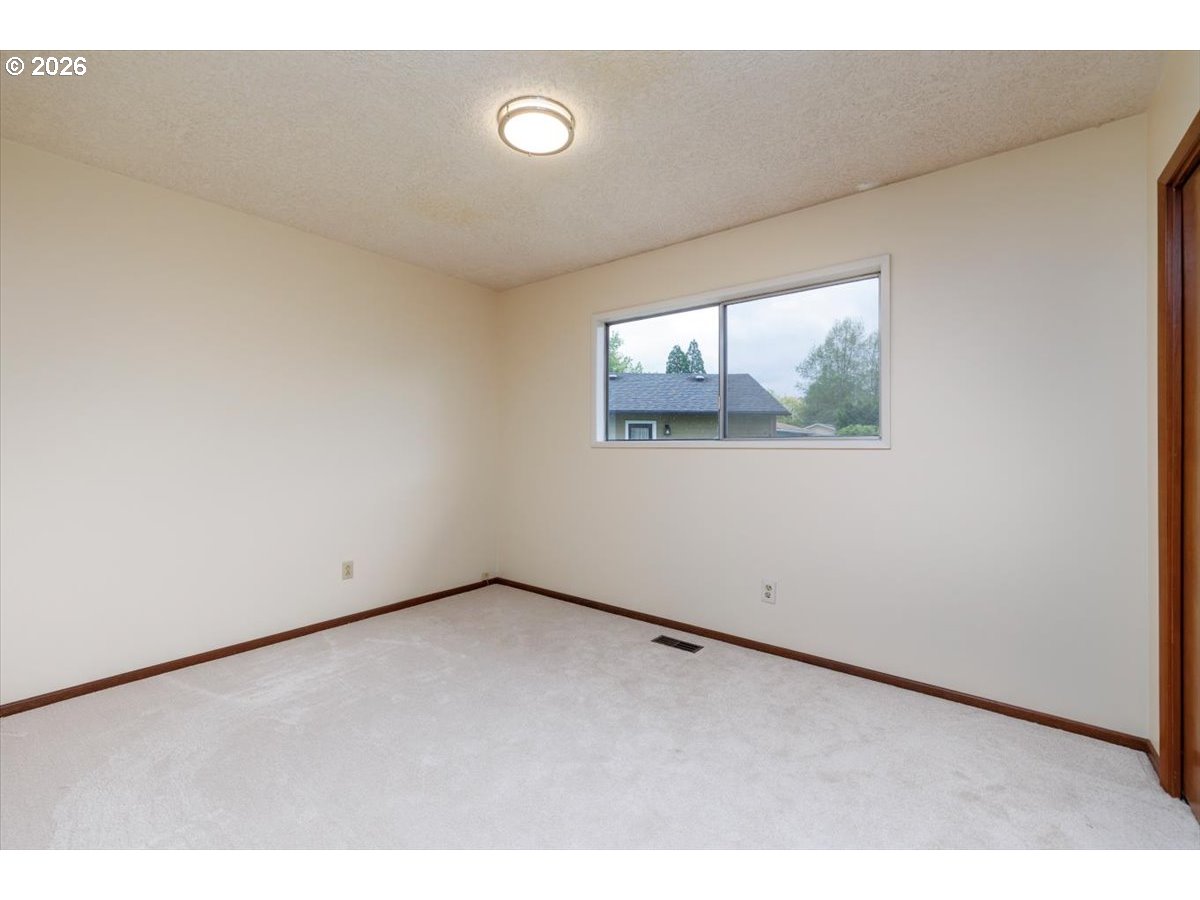 5395 Southwest 184th Avenue Beaverton, OR 97078 - Photo 17 of 40