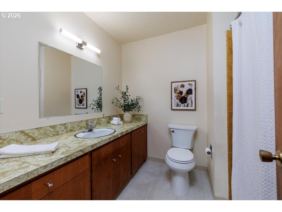 5395 Southwest 184th Avenue Beaverton, OR 97078 - Photo 19 of 40