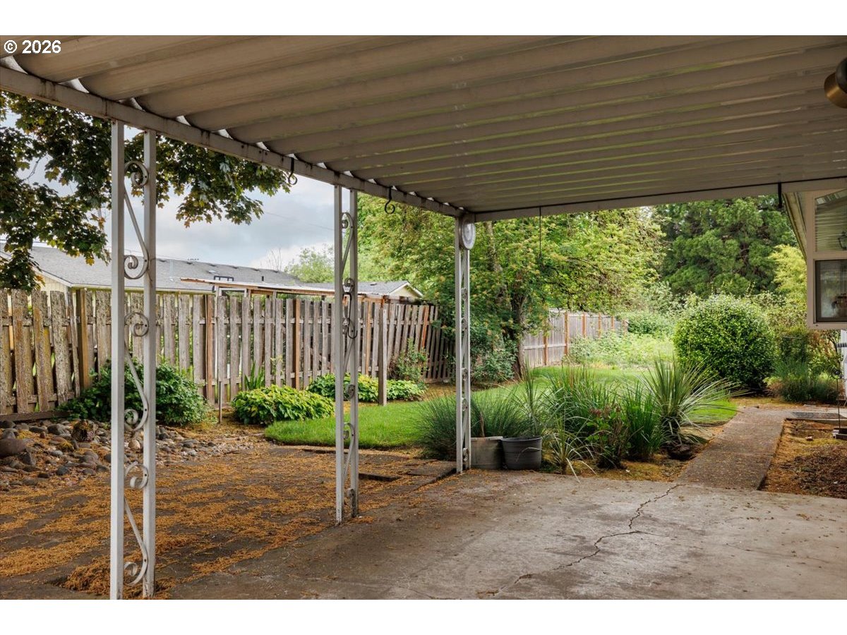 5395 Southwest 184th Avenue Beaverton, OR 97078 - Photo 31 of 40