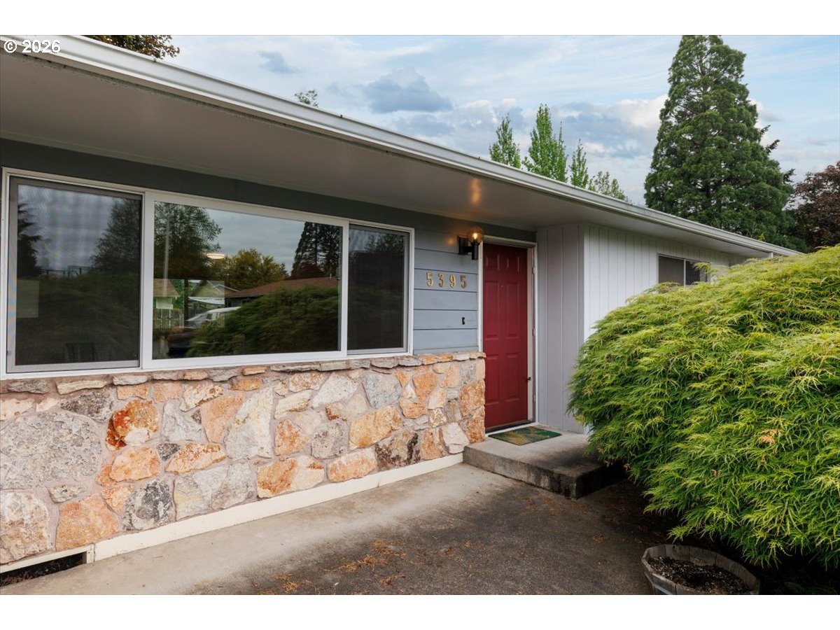 5395 Southwest 184th Avenue Beaverton, OR 97078 - Photo 4 of 40